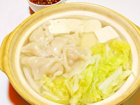 ピリ辛だれで　豆腐と冷凍水餃子と白菜のお鍋